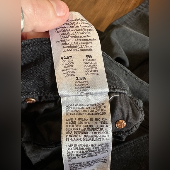 The Pixie Ankle Fray Jeans in Not Guilty
MOTHER denim
Black wash
Size 28 - Picture 5 of 11